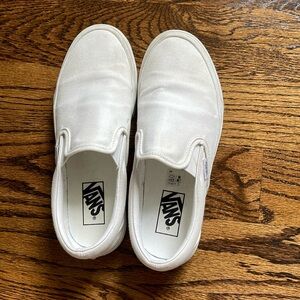 WHITE SPLIP ON VANS
